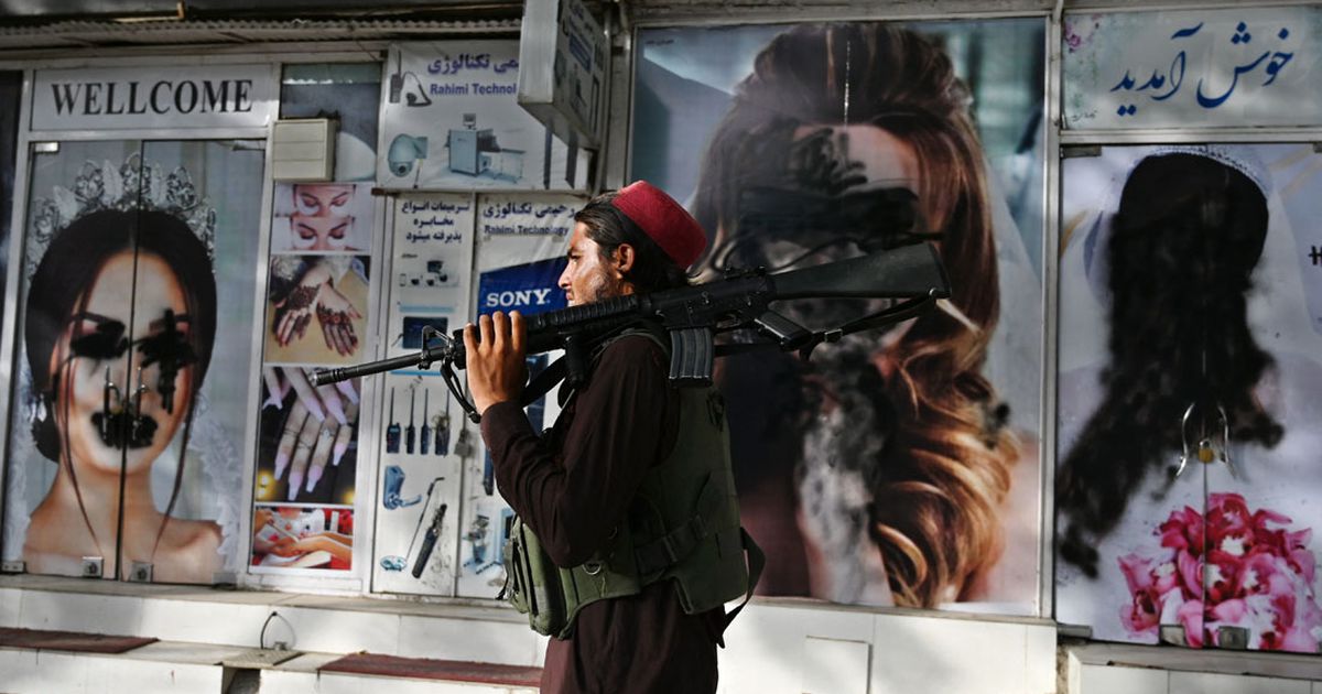 Al menos siete hombres fueron azotados en Afganistán por orden de la “justicia talibán”