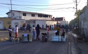 Vecinos de Los Teques cumplieron 30 días sin agua este #22Dic (FOTO)