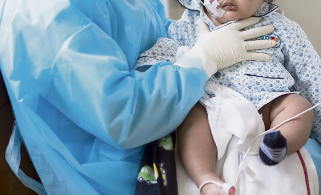 Se incrementaron hospitalizaciones de niños menores de cinco años por Covid-19 en Sudáfrica