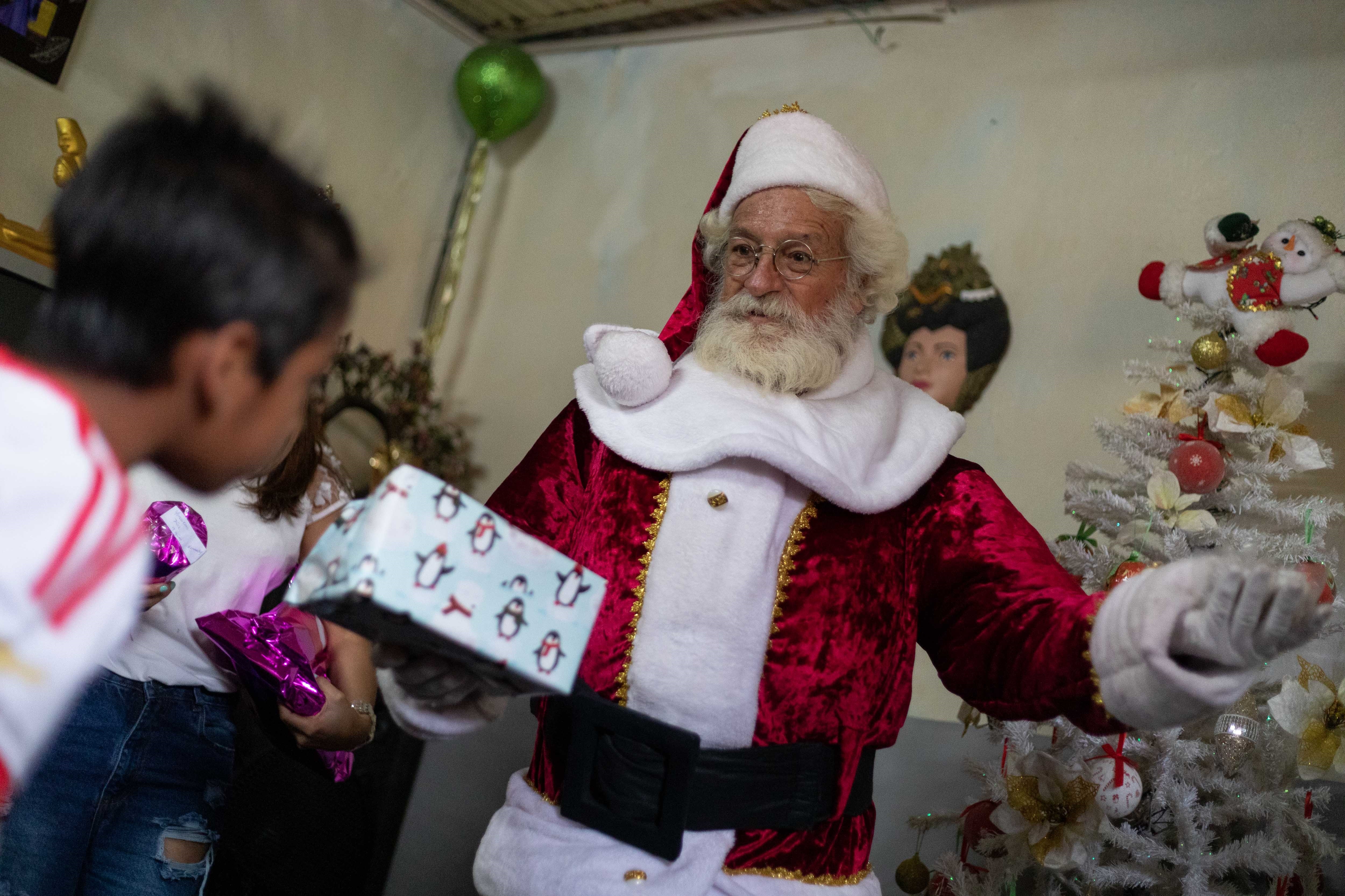En FOTOS: Periodistas repartieron buenas noticias en forma de juguetes en Caracas y Vargas