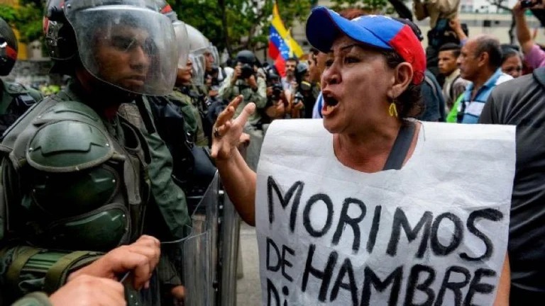 El gráfico que ilustra el increíble colapso de la economía venezolana bajo el chavismo
