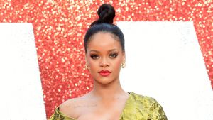 ¿Embarazada? Rihanna levanta sospechas tras asistir a un evento público con un atuendo ajustado