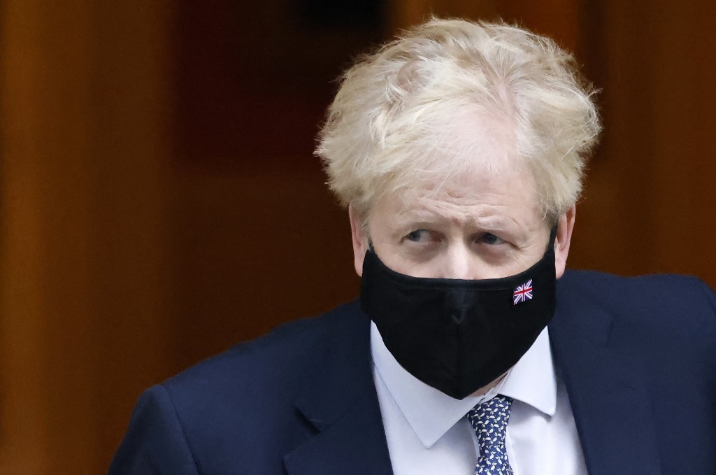 El Parlamento británico aprueba investigar a Johnson por las fiestas en Downing Street