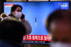 Corea del Norte confirmó lanzamiento de dos misiles guiados desde un tren