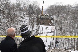 FOTOS: Puente se derrumbó en Pittsburgh, donde Biden iba a hablar de infraestructuras
