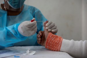 A casi dos años de pandemia, chavismo pedirá reportes de pruebas de Covid-19 en clínicas privadas