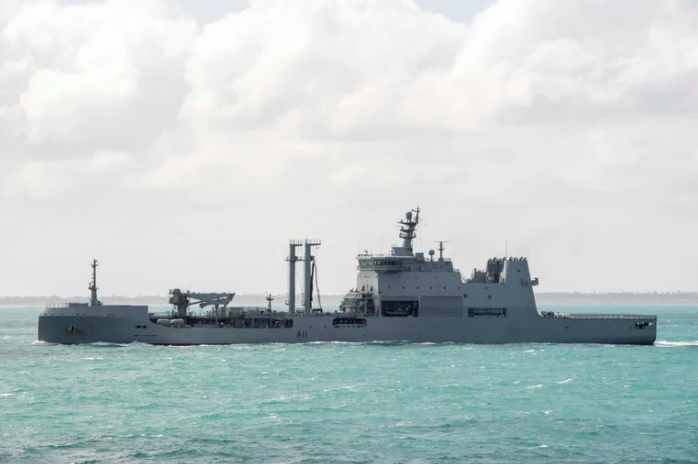 Un barco neozelandés con 250 mil litros de agua potable llegó a Tonga para abastecer a la población tras el tsunami