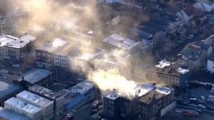Voraz incendio en edificio de Nueva Jersey dejó al menos cinco heridos