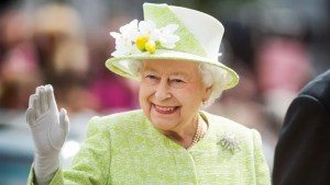 Isabel II: la reina que impuso un estilo con sus más de cinco mil sombreros