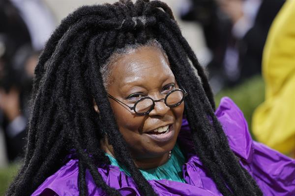 La reconocida actriz y presentadora Whoopi Goldberg dio positivo por Covid-19