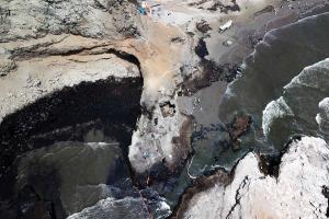 Repsol prometió limpiar el derrame de crudo en Perú para febrero