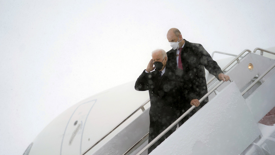 Avión presidencial de Biden quedó atrapado por tormenta de nieve en Washington (Video)