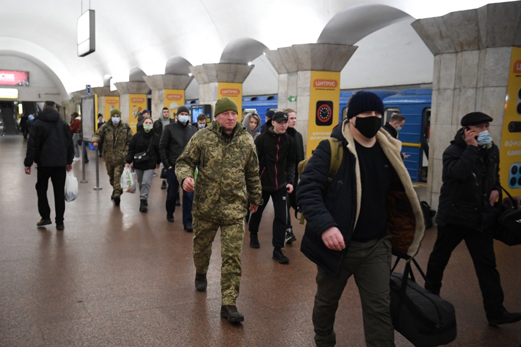 EN VIDEO: Así luce el búnker improvisado en el Metro de Járkov, lugar escogido por los ucranianos para protegerse de las bombas
