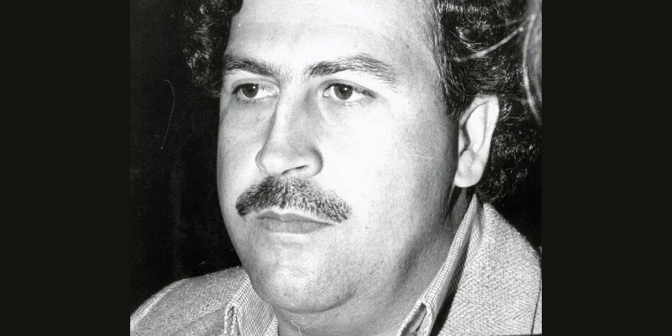 La última foto sangrienta de Pablo Escobar después de que el capo de la cocaína fuera masacrado en un tiroteo en la azotea