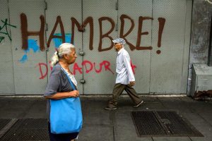 El País: La economía venezolana busca espacios para crecer entre el “efecto Chevron” y el techo de la crisis política
