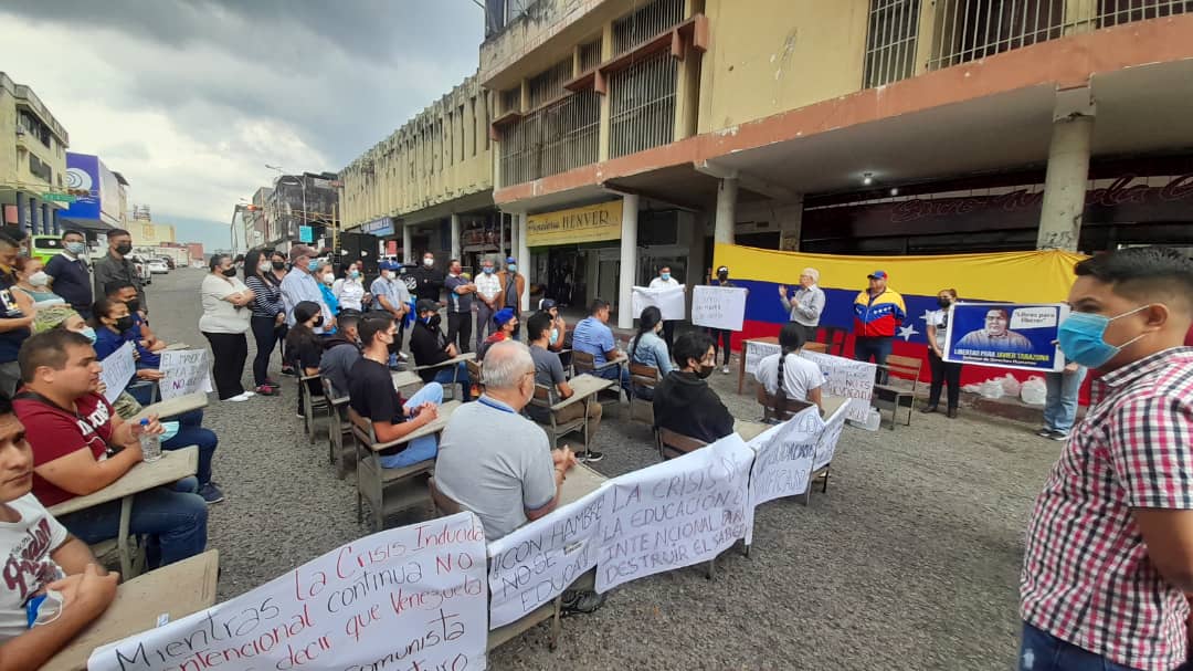 En Táchira protestaron pacíficamente frente a la Defensoría del Pueblo este #12Feb (FOTOS)