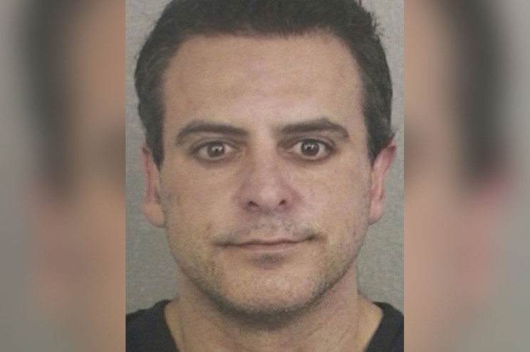 Médico mató a su padre y asfixió a su novia, pero evitó ir a la cárcel en Florida