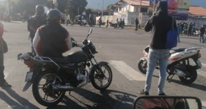 “Basta de humillaciones”: Motorizados trancaron una avenida en Mérida y exigen surtido de gasolina
