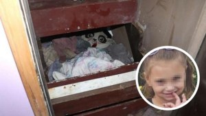 Encuentran viva debajo de una escalera a una niña que desapareció en 2019 en Nueva York