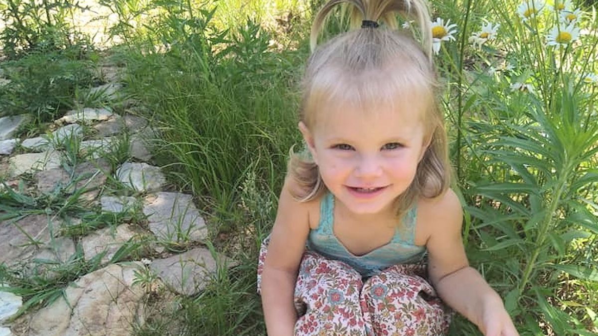 Desconsuelo en Misuri: niña de dos años murió tras enredarse con el cable de un ventilador
