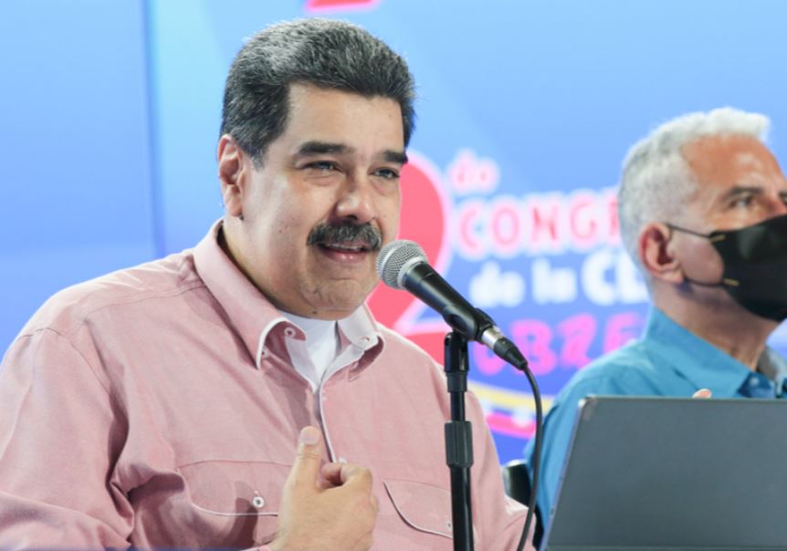 Maduro cambió sus eructos en plena transmisión por besos sonoros (Video)