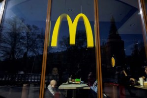 El polémico logo que proponen para un local que reemplazaría a McDonald’s en Rusia (FOTO)