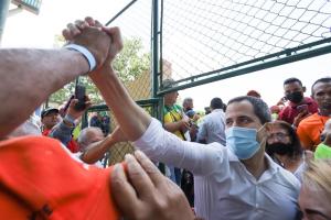 Guaidó: Seguiremos en las calles, para juntos superar estos oscuros momentos (VIDEO)