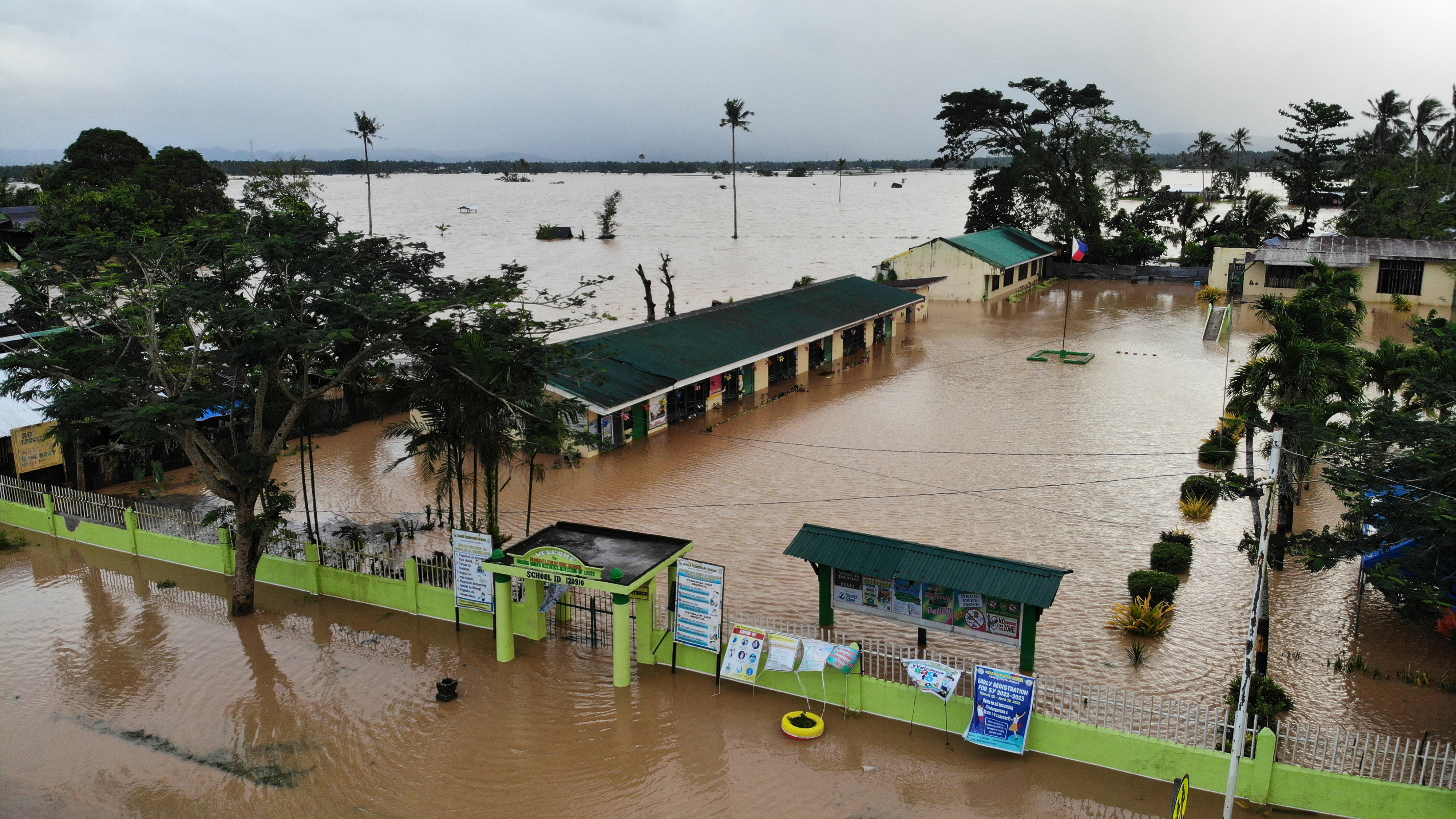 Al menos 24 muertos en Filipinas por deslizamientos de tierra e inundaciones