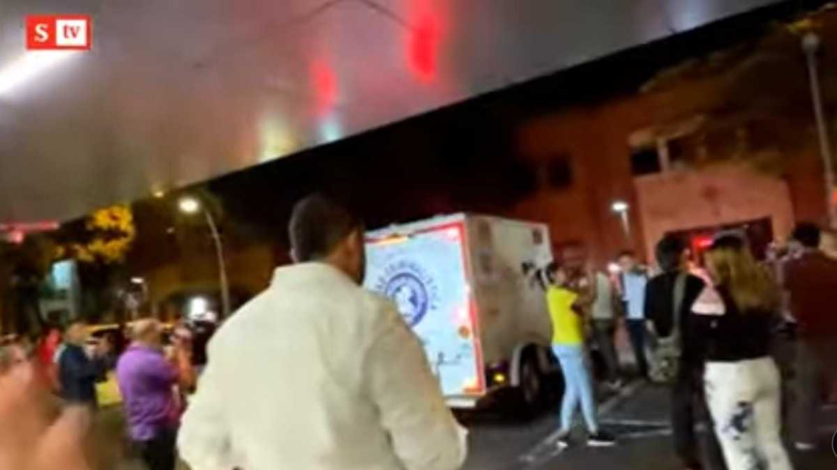 EN VIDEO: emotivo momento en que sacaron el cuerpo de Freddy Rincón de la Clínica Imbanaco en Colombia