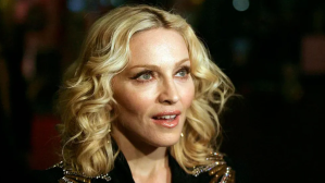La última apuesta capilar de Madonna: raíces oscuras al descubierto