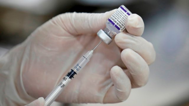 Canadá aprueba el uso de la vacuna bivalente de Pfizer contra ómicron