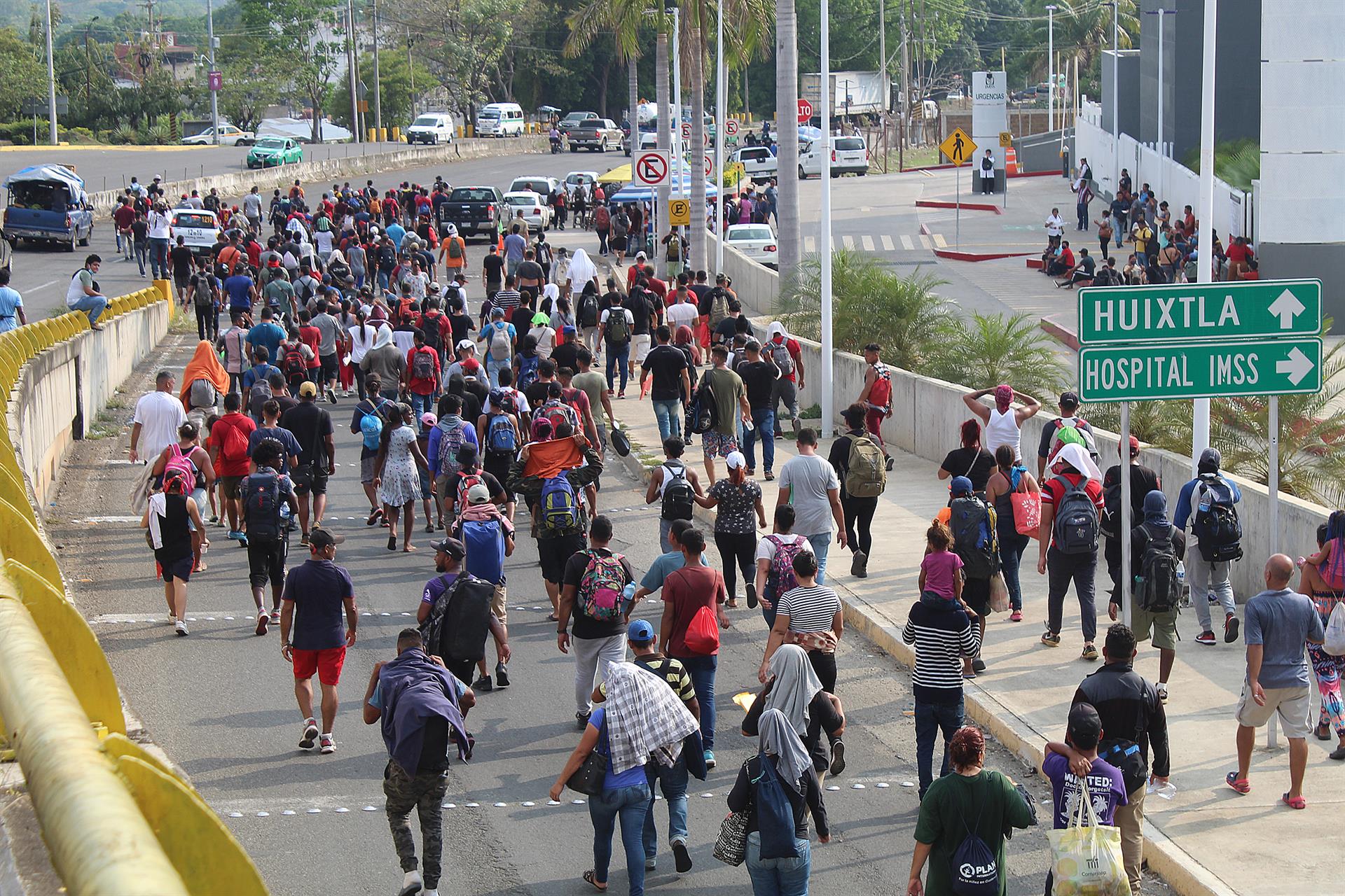 Sale nueva caravana de migrantes desde México en busca de regulación migratoria