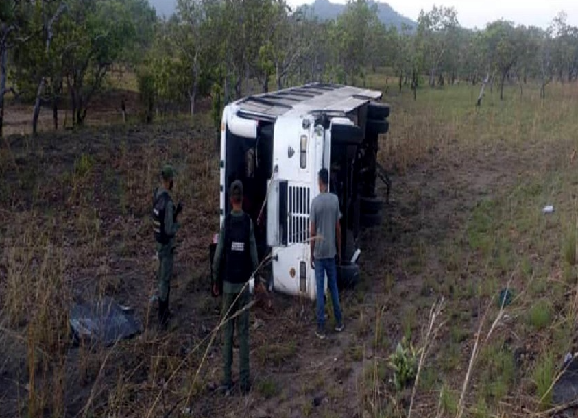 Volcamiento de autobús dejó múltiples lesionados en Caicara del Orinoco