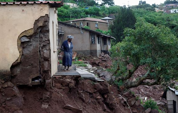 Más de 300 muertos deja las peores inundaciones registradas en décadas en Sudáfrica