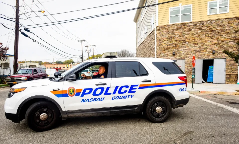 Pandilleros salvajes: Adolescentes robaron un auto y atropellaron a cinco policías en Nueva Jersey