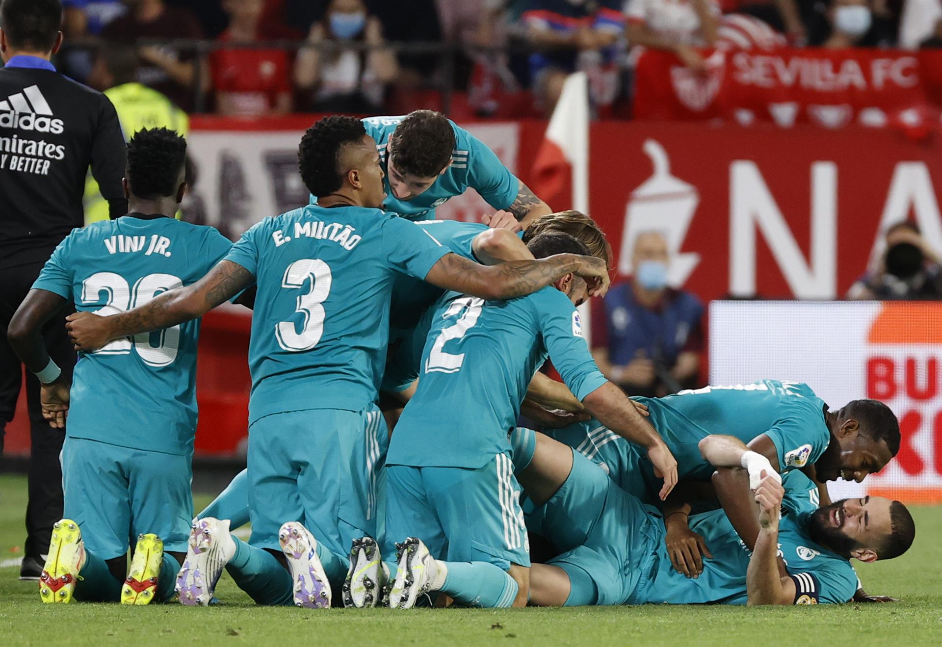 Domingo de resurrección: El Real Madrid remonta sobre la hora al Sevilla para dar un golpe a LaLiga