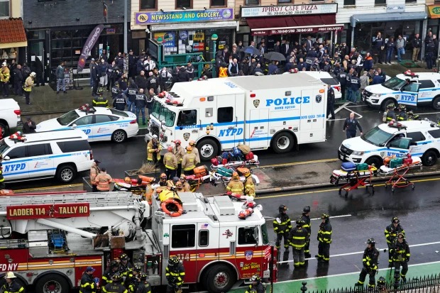 Lo que demostró el tiroteo en el metro de Nueva York que deja en evidencia a Washington