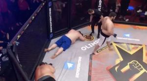 Insólito combate de MMA: se enfrentó a dos aficionados que lo superaban por 226 kilos (Video)