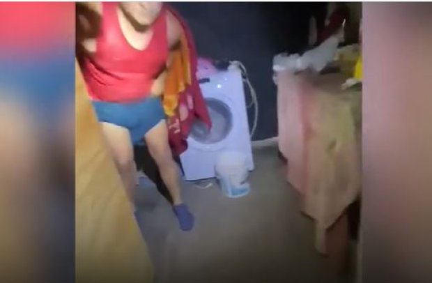 Locura en Argentina: Policías fueron a detenerlo en su casa y lo pillaron teniendo sexo (VIDEO)
