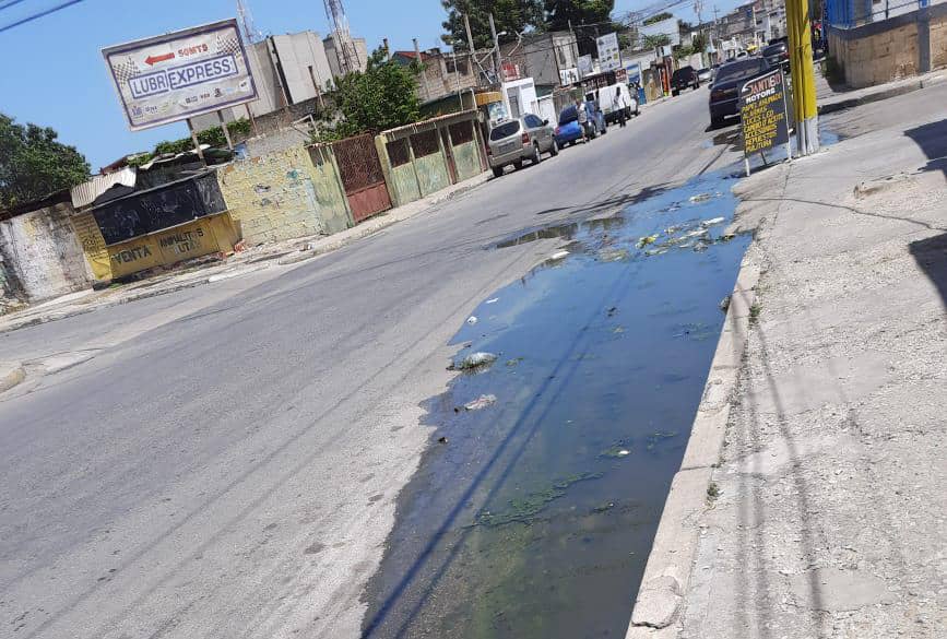 ¡Aló, Hidrocaribe! Colapsó red de aguas negras en calles céntricas de Porlamar