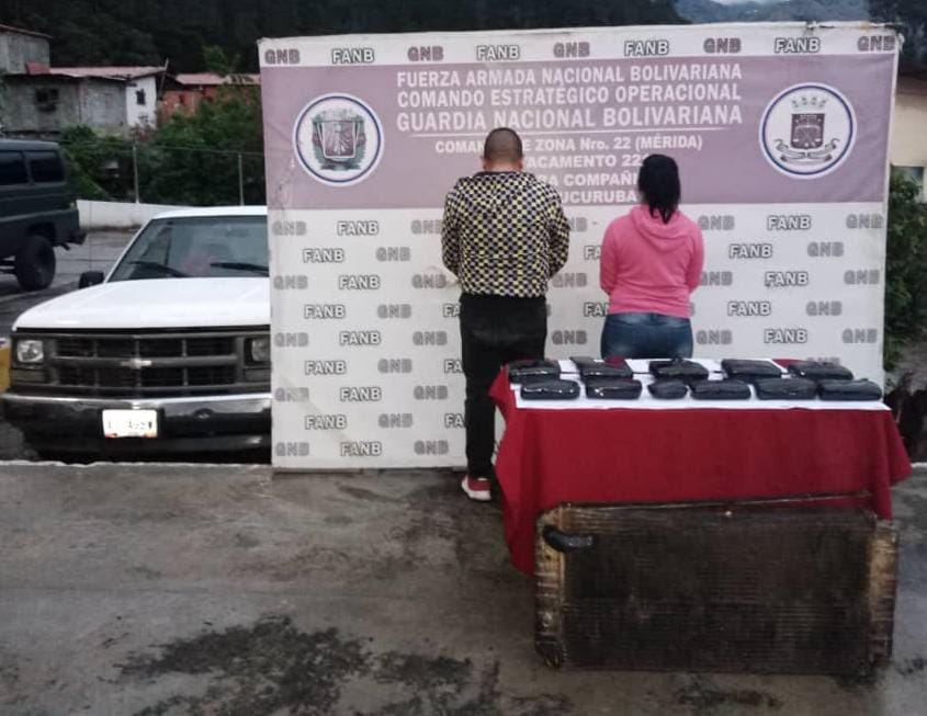 GN detuvo a dos sujetos e incautó varios envoltorios de presunta marihuana en Mérida