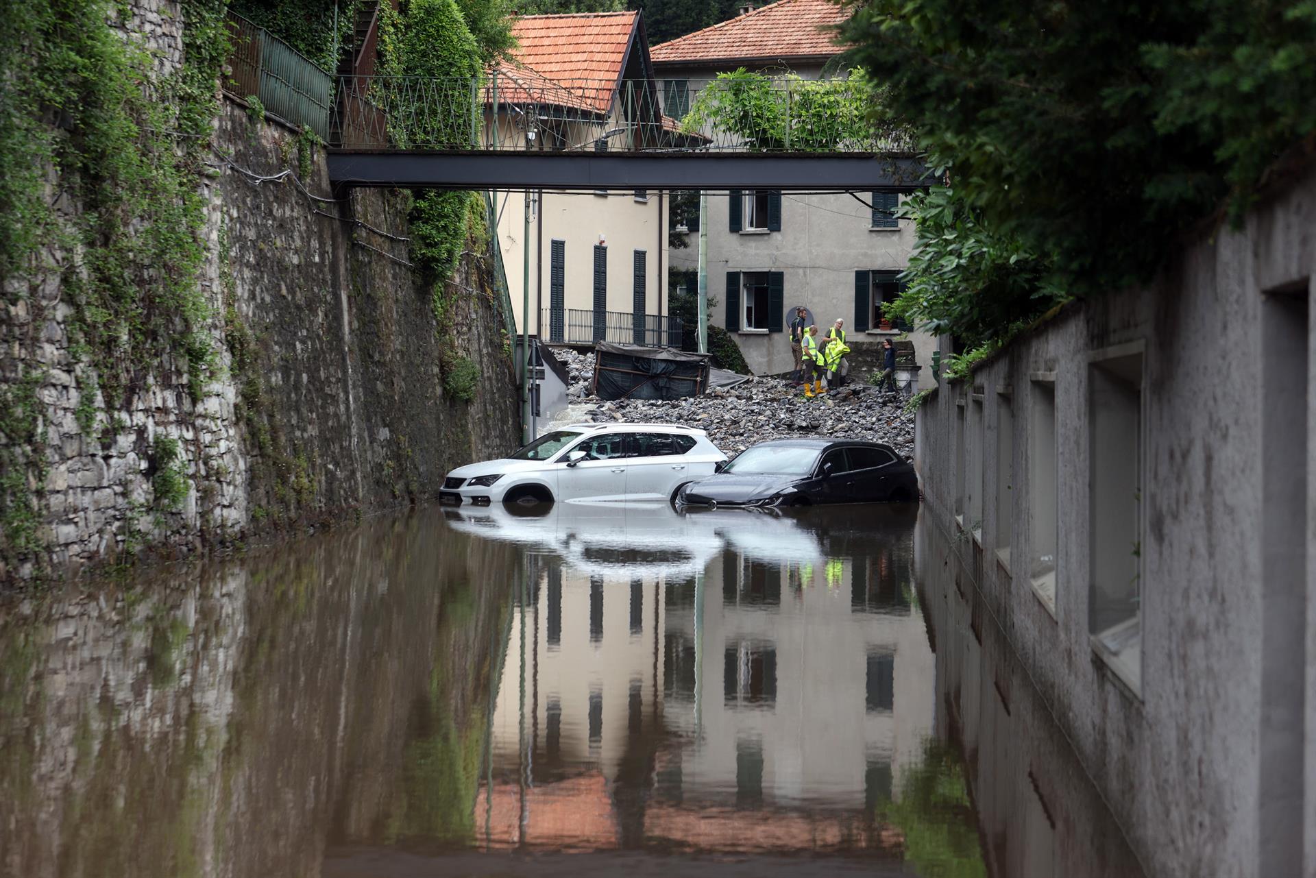 Un fuerte temporal inunda los pueblos del lujoso lago de Como en Italia
