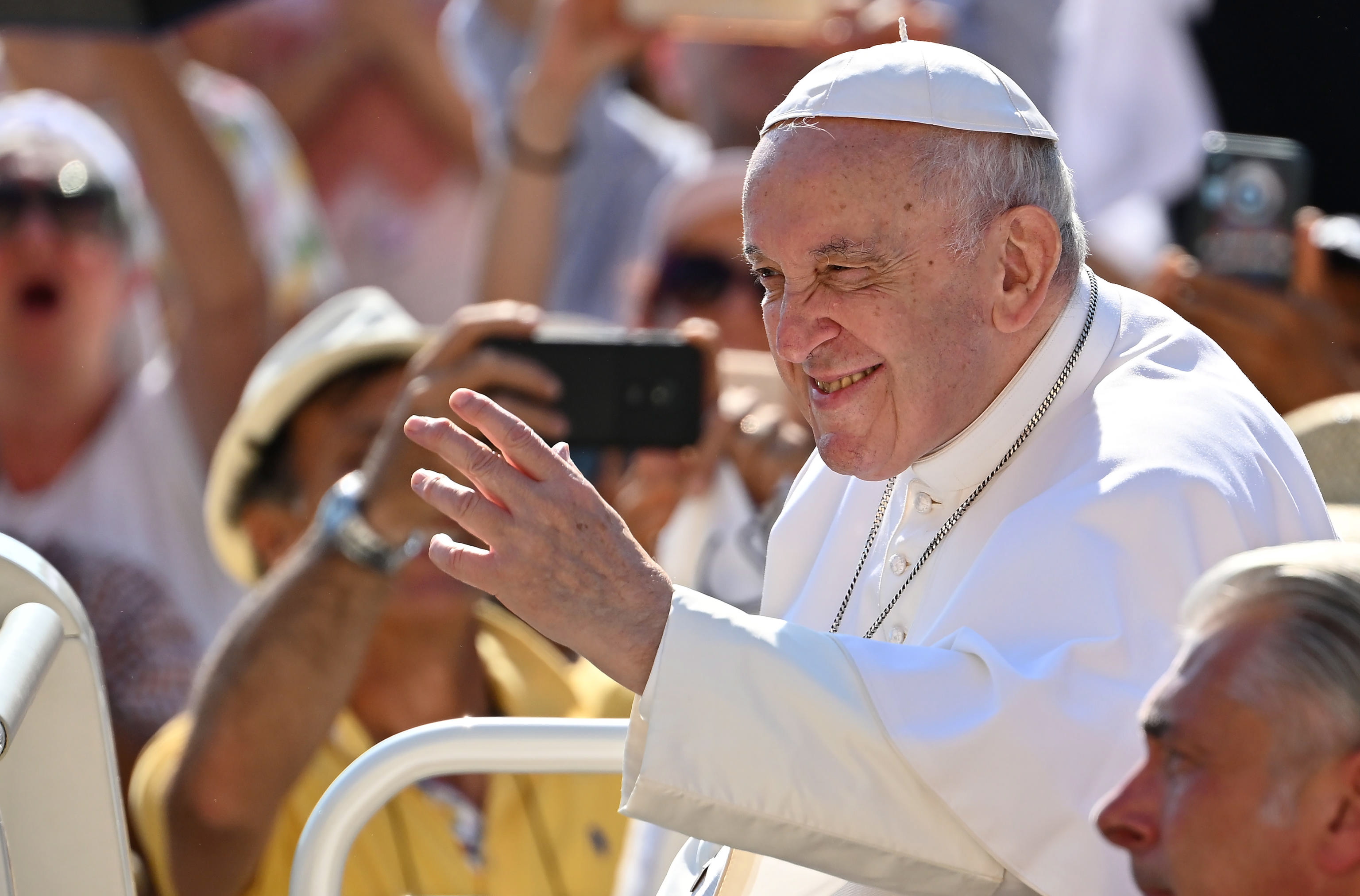 El papa Francisco confesó ante algunos obispos brasileños que no piensa renunciar al cargo