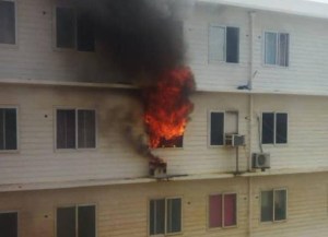 EN FOTOS: Incendio consumió un apartamento de Misión Vivienda en Margarita este #29Jun