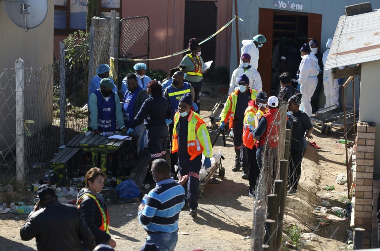 Arrestan al dueño y los empleados del bar de Sudáfrica donde murieron 21 jóvenes