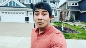 Historias que inspiran: migró a Canadá, trabajó de albañil, se volvió “youtuber”… y no creerás cómo vive ahora