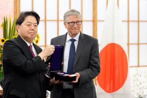 Japón condecora a Bill Gates con la Orden del Sol Naciente