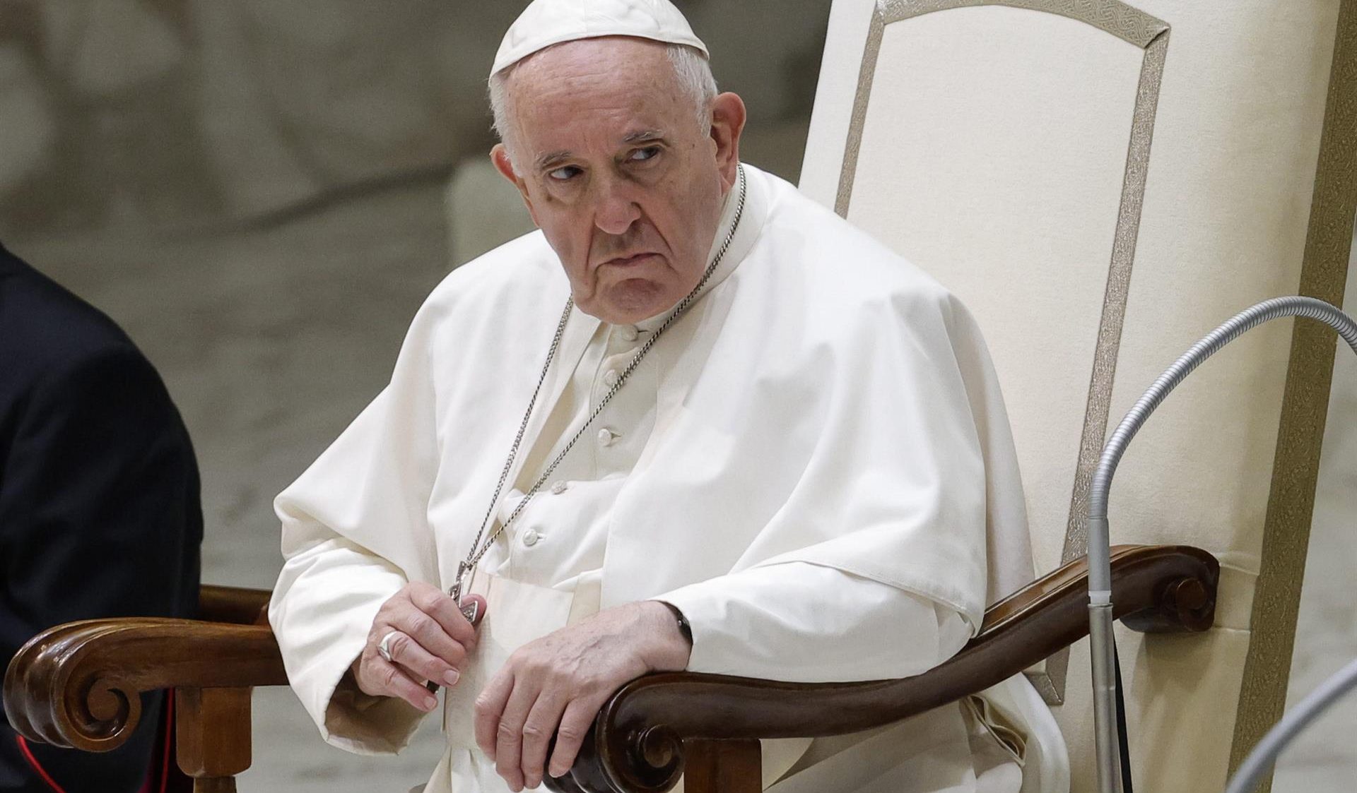 El papa Francisco preocupado por violación de derechos y riesgo nuclear por la guerra
