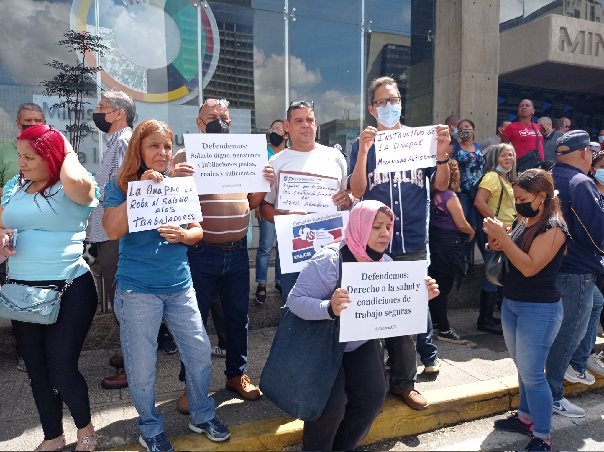 Docentes protestaron nuevamente en Caracas para exigir al chavismo mejoras salariales (VIDEO)