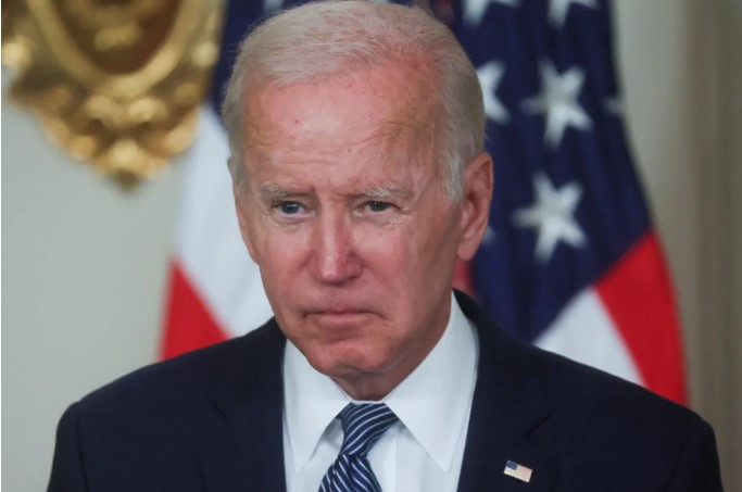 Biden habló con Carlos III e instó a mantener una “relación cercana”